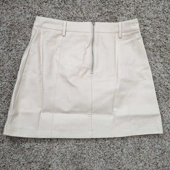 Francesca’s Snake Embossed Mini Skirt | NWT | Women’s Small | Ivory - Picture 5 of 5